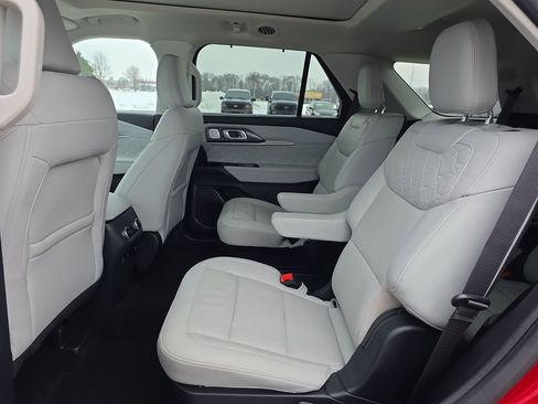 Used 2025 Ford Explorer Platinum w/ LUX Leather Package image 33