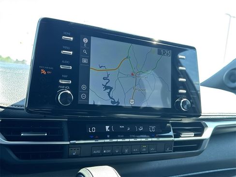 Used 2024 Toyota Sienna XLE Woodland Edition image 24