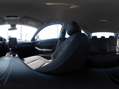 Used 2025 Nissan Altima 2.5 SV FWD image 38