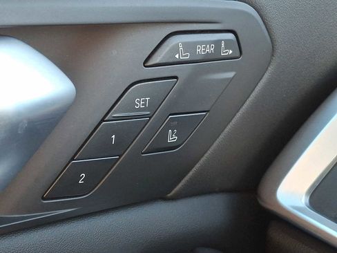 Used 2023 BMW X7 xDrive40i w/ Premium Package image 23