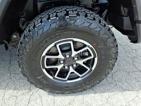 Used 2025 Jeep Wrangler Unlimited Rubicon w/ Convenience Group image 7