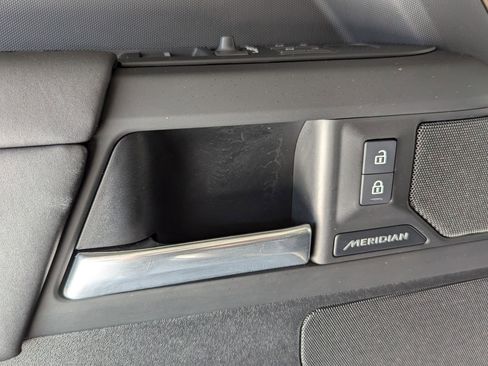 Certified 2025 Land Rover Defender 110 S image 31