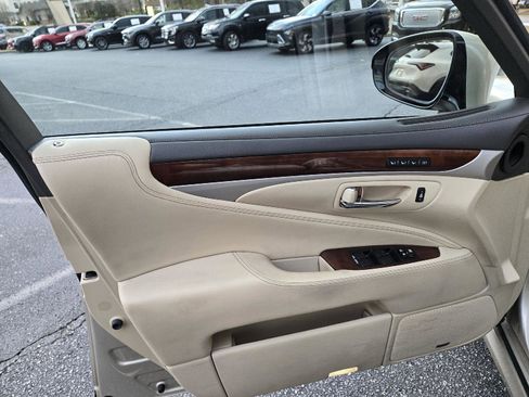 Used 2015 Lexus LS 460 w/ Comfort Package image 15