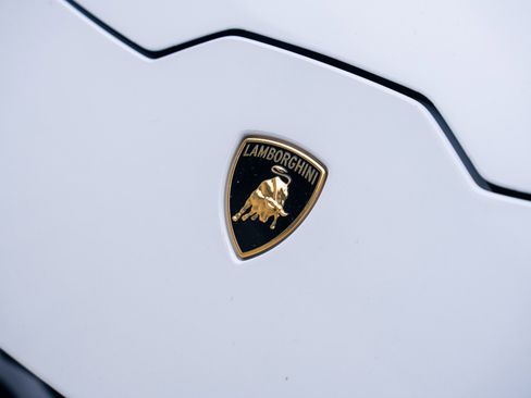 Used 2020 Lamborghini Huracan EVO image 9