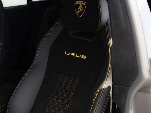 Used 2023 Lamborghini Urus Performante AWD/4WD image 43