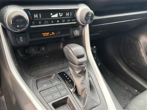 Used 2022 Toyota RAV4 XLE image 26