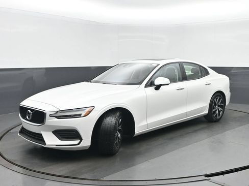 Used 2019 Volvo S60 T5 Momentum w/ Premium Package FWD image 7