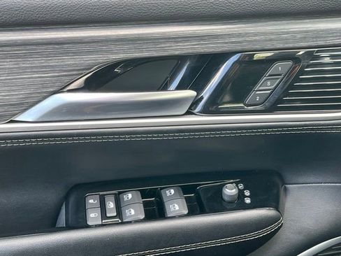 Used 2024 Jeep Wagoneer Series II w/ Flexible Seating Group AWD/4WD image 46