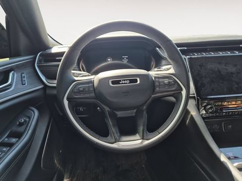 Used 2024 Jeep Grand Cherokee Limited w/ Luxury Tech Group II AWD/4WD image 9