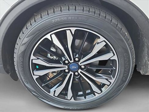 Used 2022 Ford Escape SE w/ SE Sport Appearance Package image 29