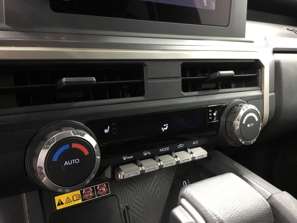 Used 2025 Toyota Tacoma SR5 w/ SR5 Upgrade Package AWD/4WD image 19