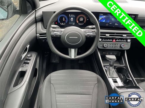 Certified 2025 Hyundai Santa Cruz SE image 11