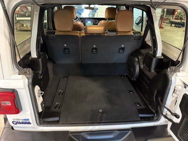 Used 2022 Jeep Wrangler Unlimited Sahara AWD/4WD image 26