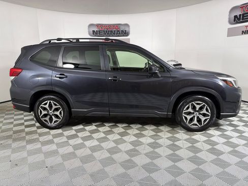 Used 2019 Subaru Forester Premium image 3