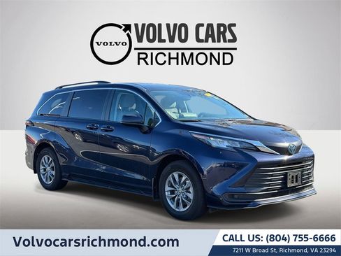 Used 2023 Toyota Sienna LE image 1