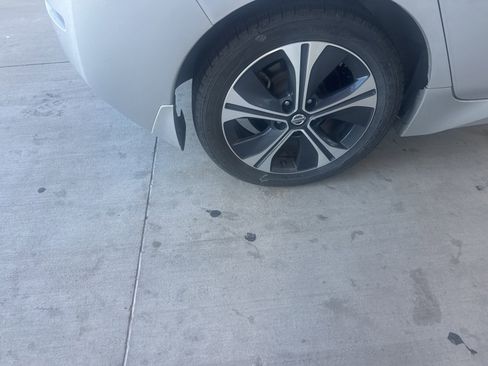 Used 2021 Nissan Leaf SV image 12