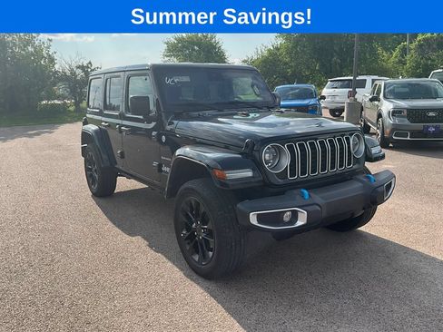 Used 2024 Jeep Wrangler Unlimited Sahara AWD/4WD image 9