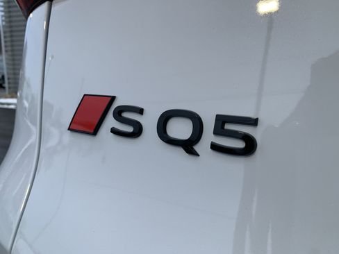 New 2025 Audi SQ5 Prestige image 18