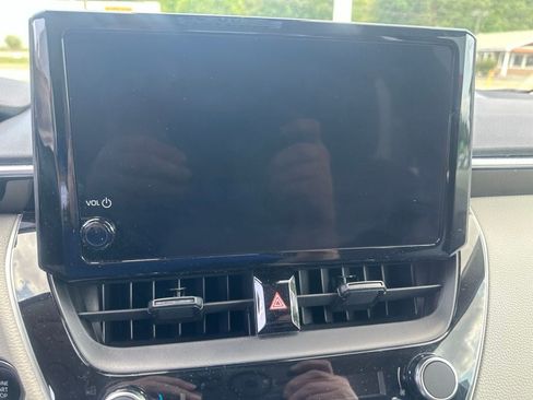Used 2024 Toyota Corolla LE w/ LE Convenience Package FWD image 11