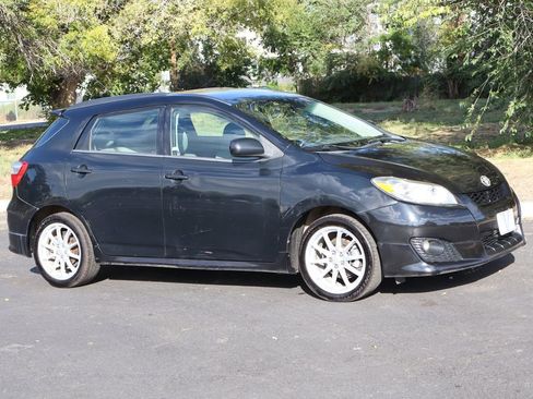 Used 2010 Toyota Matrix image 2