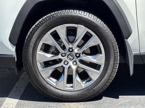 Used 2020 Toyota RAV4 Limited FWD image 39