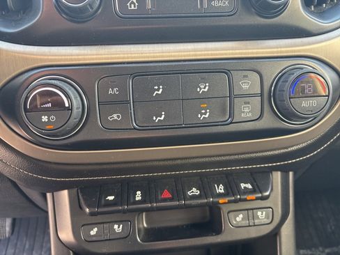 Used 2022 GMC Canyon Denali image 11