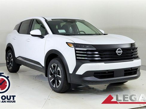 Used 2025 Nissan Kicks SV image 1