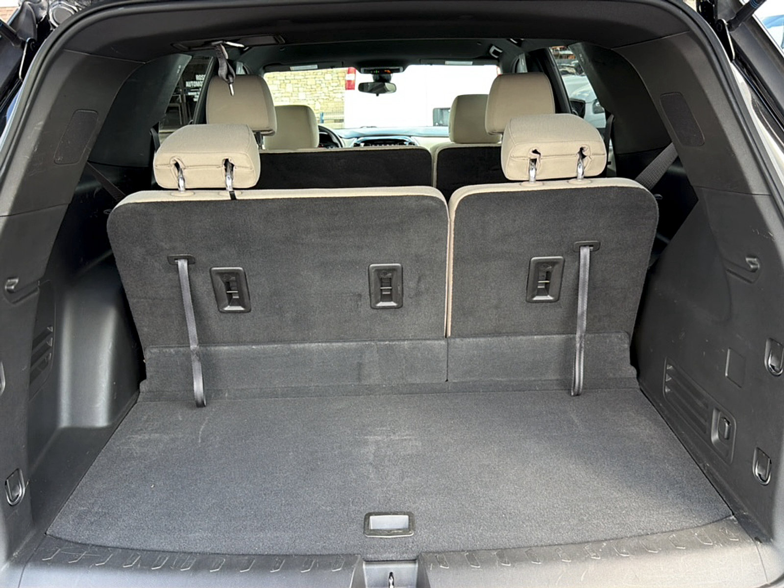 Used 2022 Chevrolet Traverse LS FWD image 9