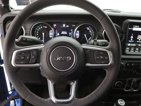 Used 2023 Jeep Wrangler Unlimited Sahara w/ Cold Weather Group image 16