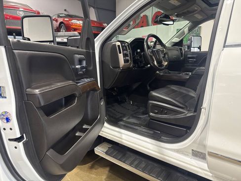 Used 2017 GMC Sierra 3500 Denali image 86
