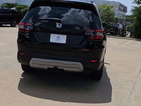 Certified 2025 Honda Pilot TrailSport image 6