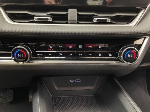 New 2026 Chevrolet Equinox LT w/ Convenience Package II AWD/4WD image 7