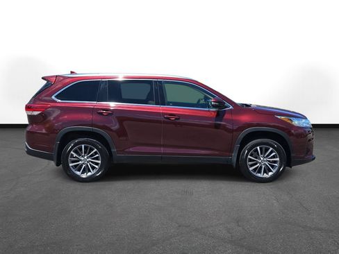 Certified 2019 Toyota Highlander XLE AWD/4WD image 4