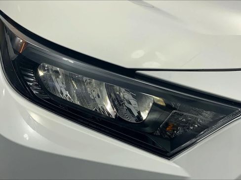 Used 2021 Toyota RAV4 LE AWD/4WD image 26