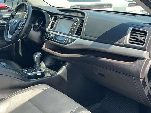 Used 2018 Toyota Highlander XLE w/ Protection Package #3 AWD/4WD image 27
