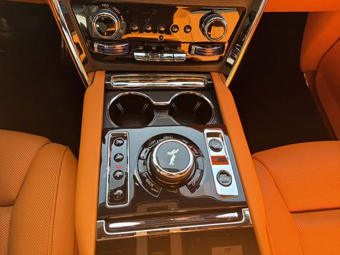 Certified 2024 Rolls-Royce Cullinan w/ Dark Exterior Package AWD/4WD image 19