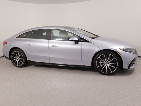 Used 2023 Mercedes-Benz EQS 580 4MATIC Sedan image 9