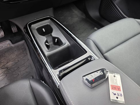 Used 2023 Volkswagen ID.4 Pro S RWD image 19