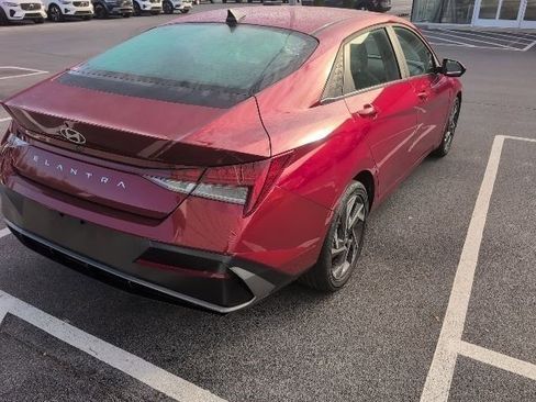 Used 2025 Hyundai Elantra SEL image 6