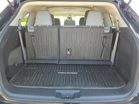 Used 2023 Toyota Highlander L FWD image 25