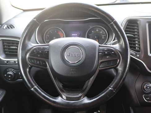 Used 2020 Jeep Cherokee Trailhawk w/ Cold Weather Group AWD/4WD image 18