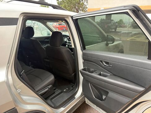Used 2023 Nissan Pathfinder SV AWD/4WD image 23