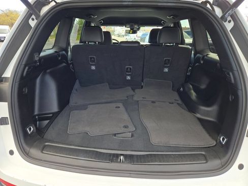 Used 2024 Jeep Grand Cherokee Altitude RWD image 19
