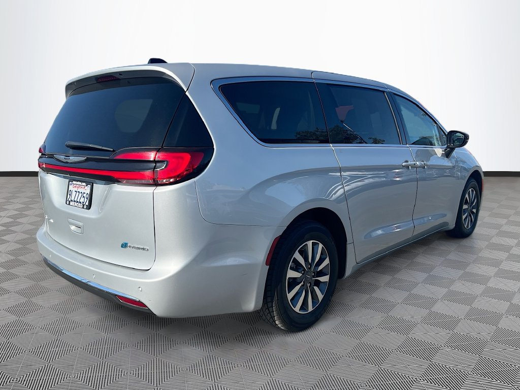 Used 2024 Chrysler Pacifica Limited FWD image 7