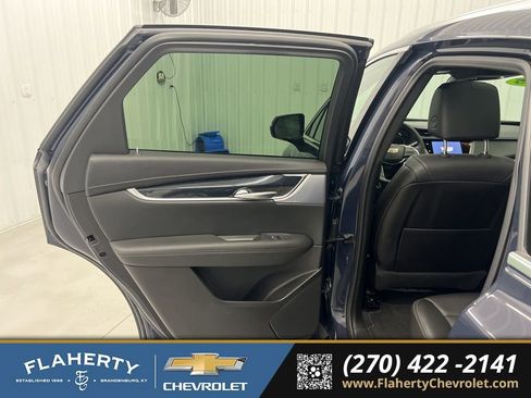 Used 2025 Cadillac XT5 Premium Luxury image 10