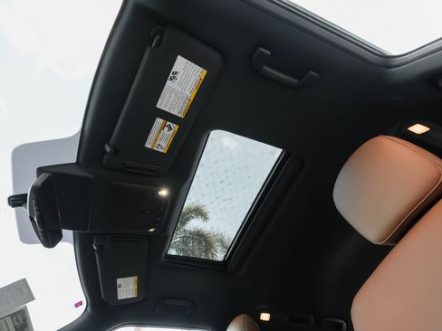 Used 2024 INFINITI QX80 Sensory image 21