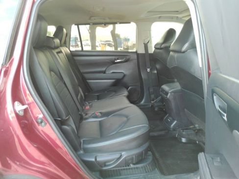 Used 2021 Toyota Highlander XLE image 29