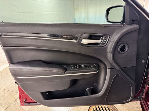 Used 2018 Chrysler 300 Limited w/ Safetytec Plus Group image 15