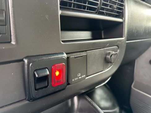 Used 2018 Chevrolet Express 3500 w/ Driver Convenience Package RWD image 23