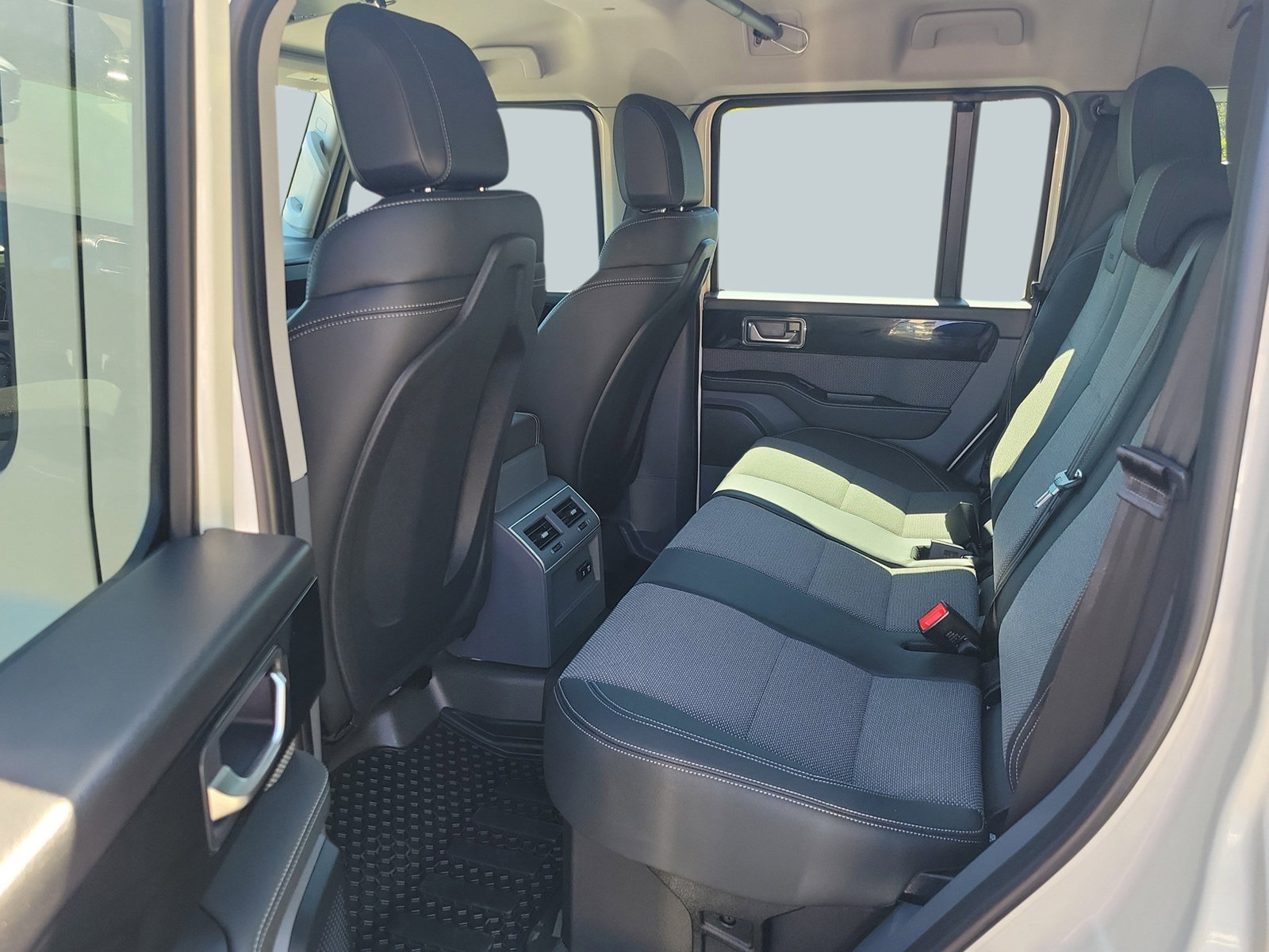 Used 2024 INEOS Grenadier Station Wagon AWD/4WD image 28